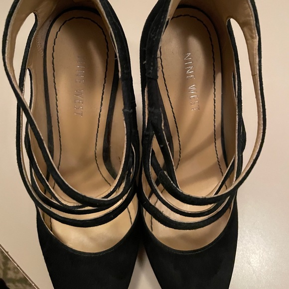Nine West cut out heels in black size 6 - Picture 2 of 4